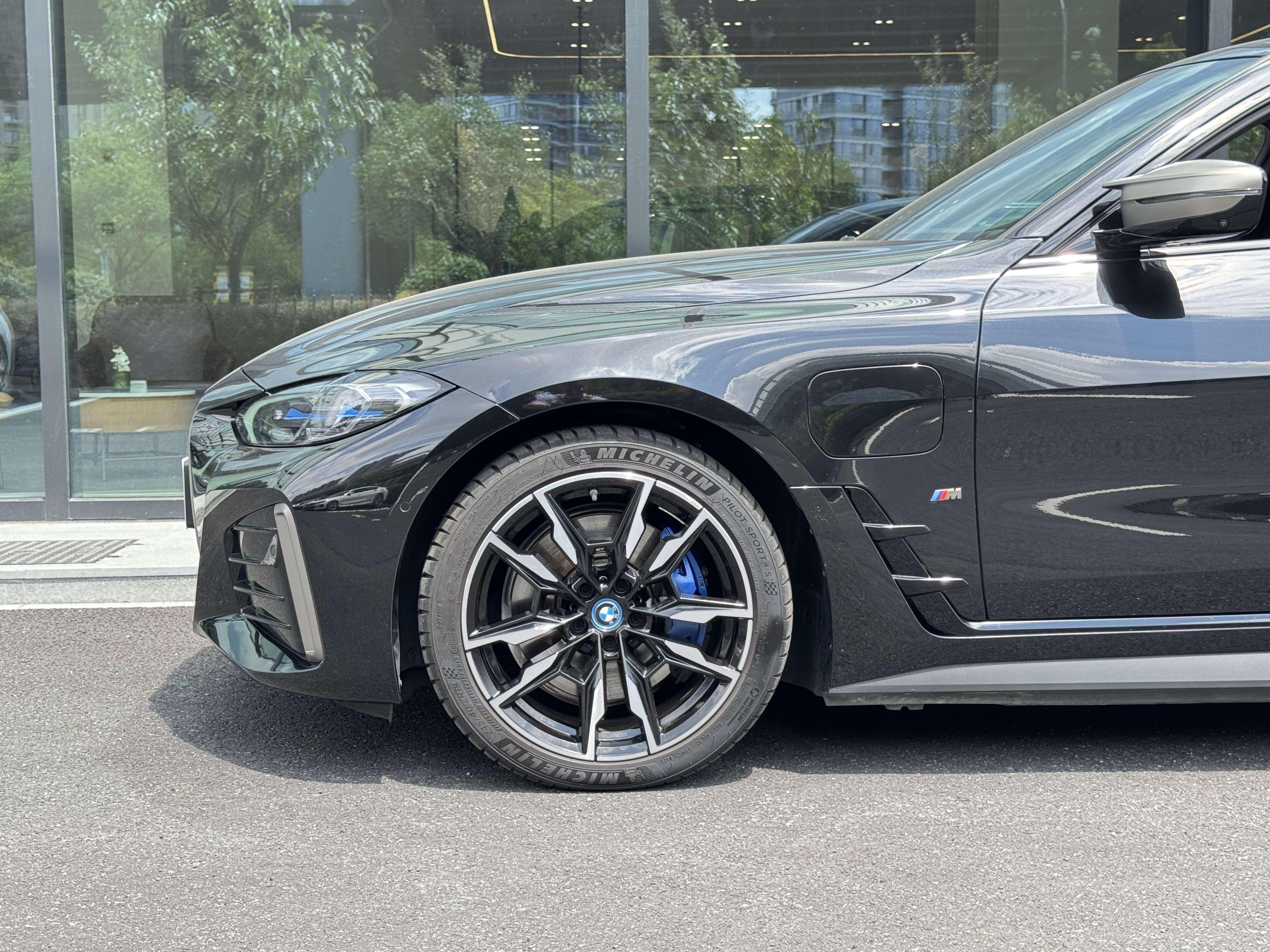 BMW i4 2022 thumb 4