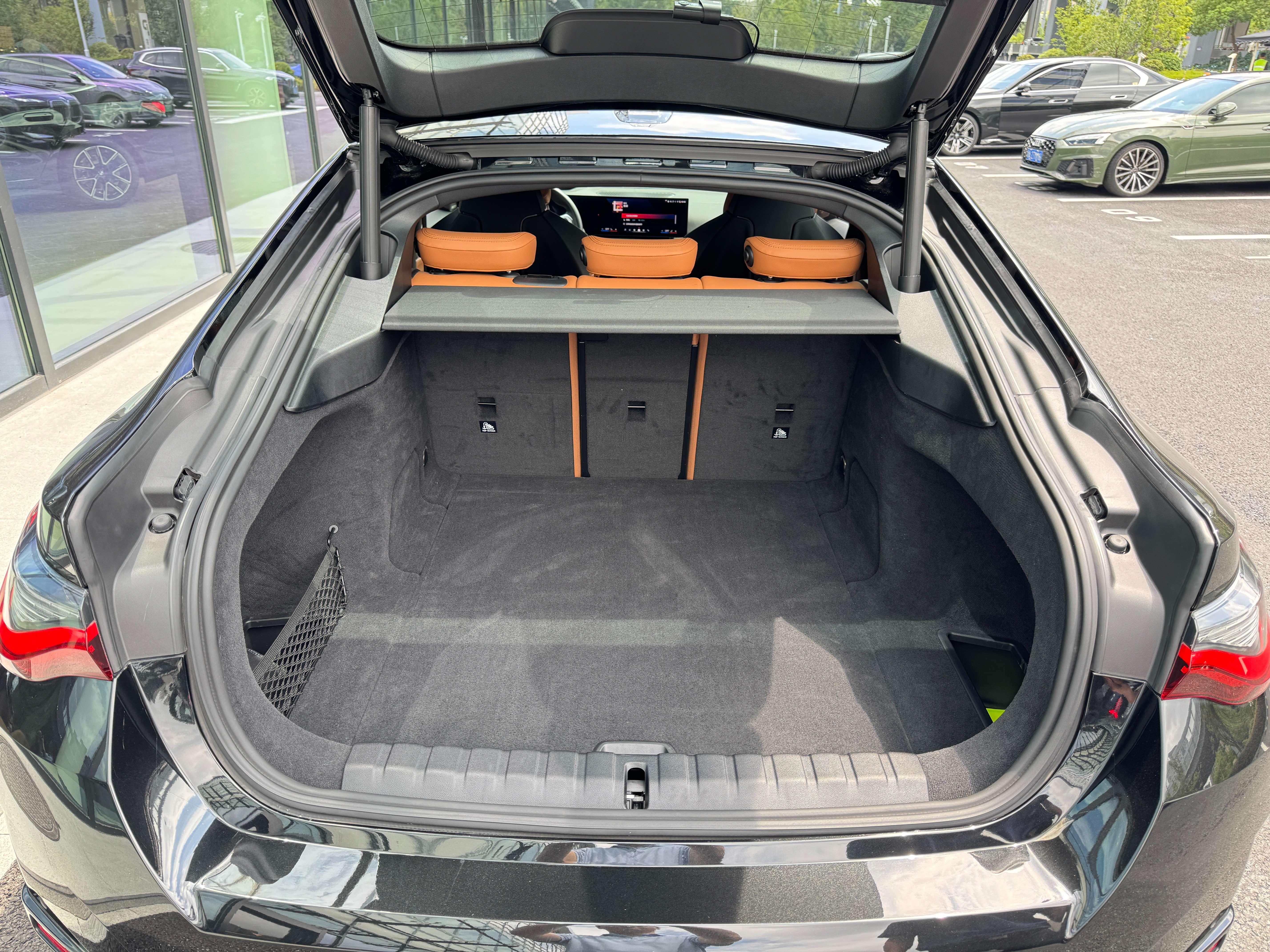 BMW i4 2022 thumb 11