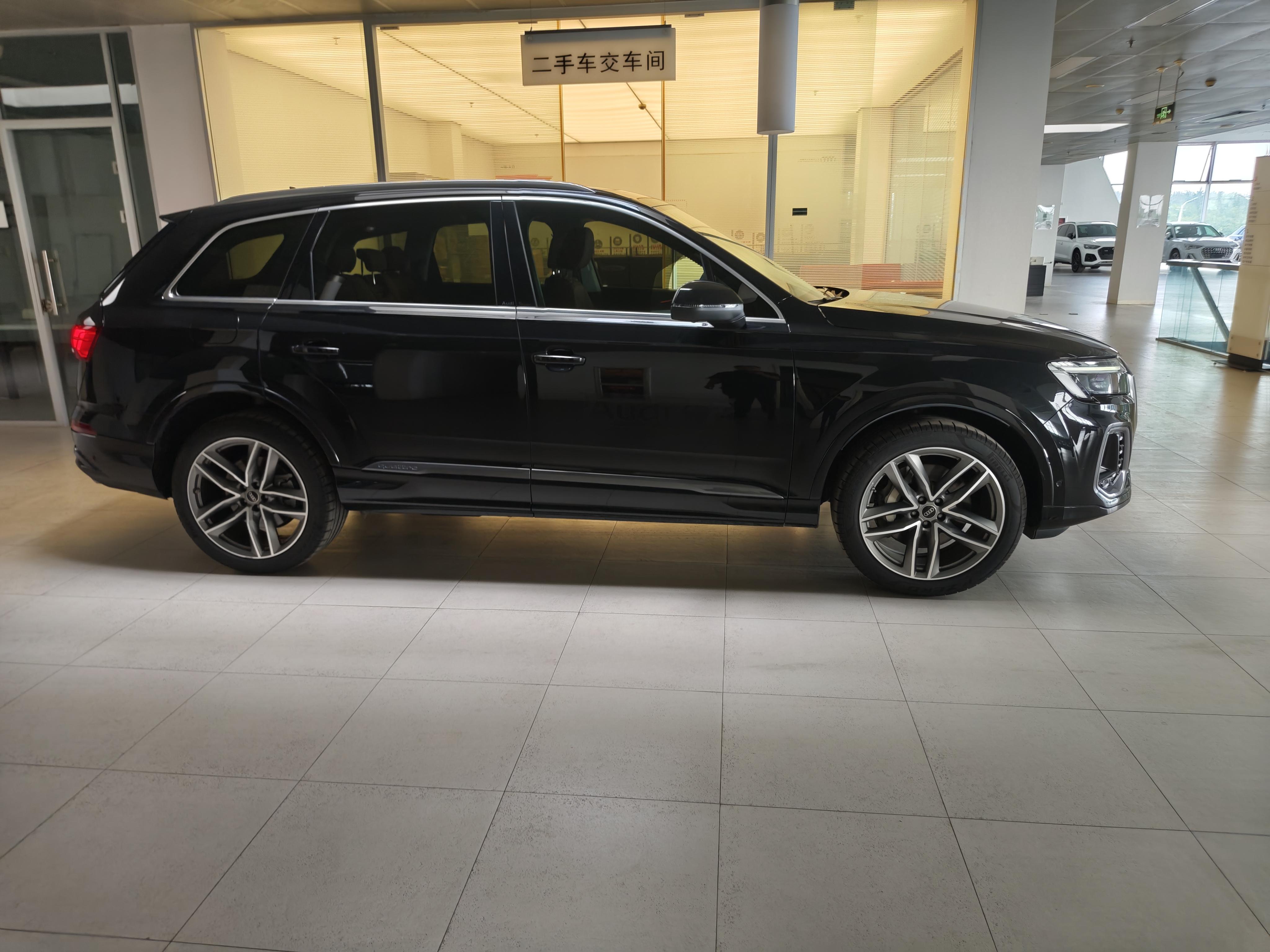 Audi Q7 2025 thumb 2