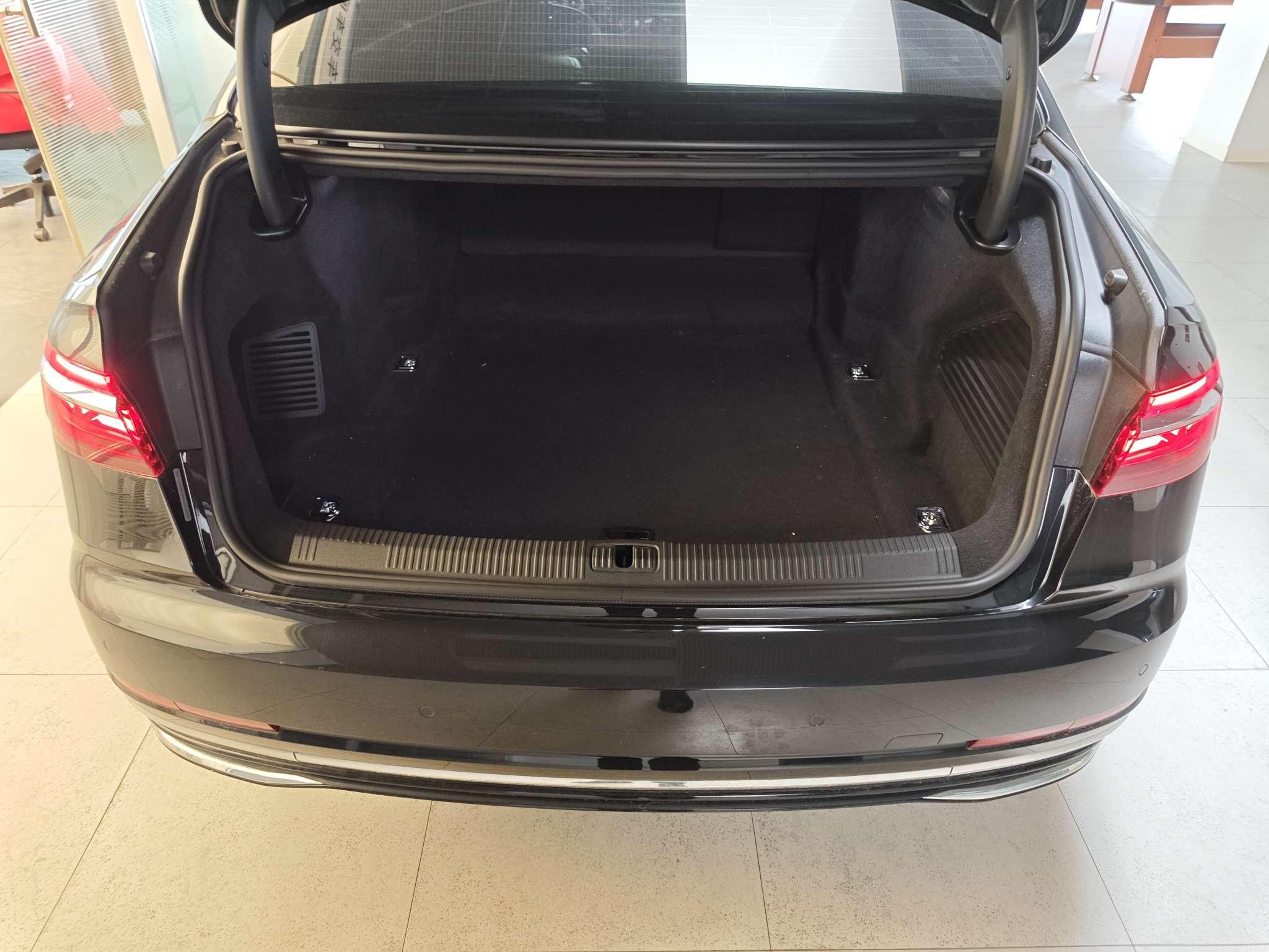Audi A8 2025 thumb 8