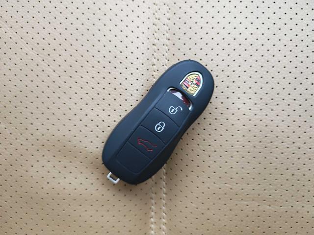 Porsche Cayenne 2015 thumb 9