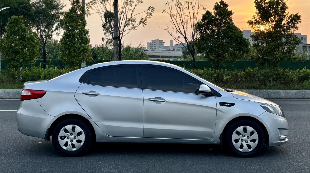 Kia Rio 2012 thumb 5