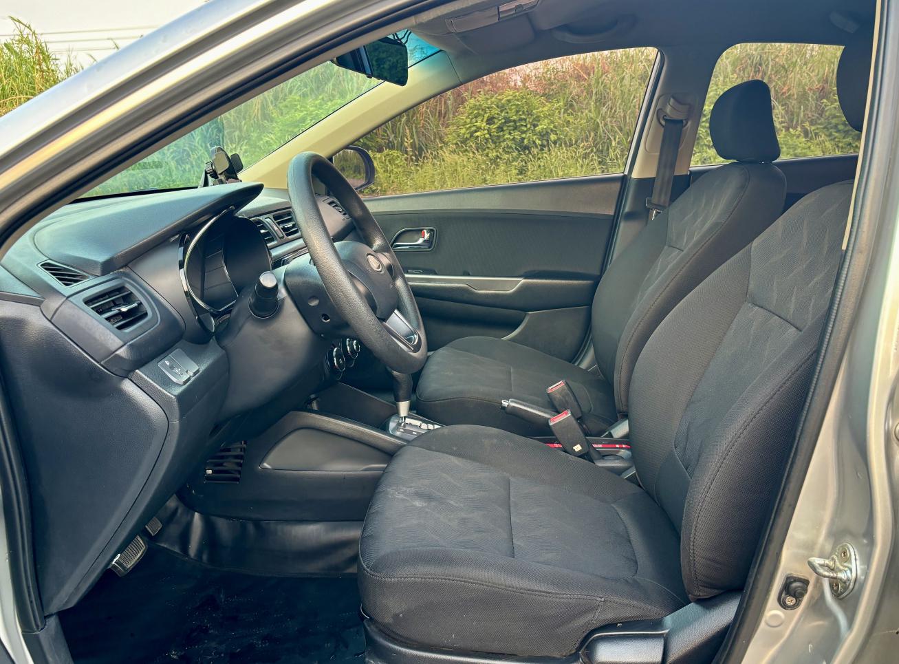 Kia Rio 2012 thumb 10