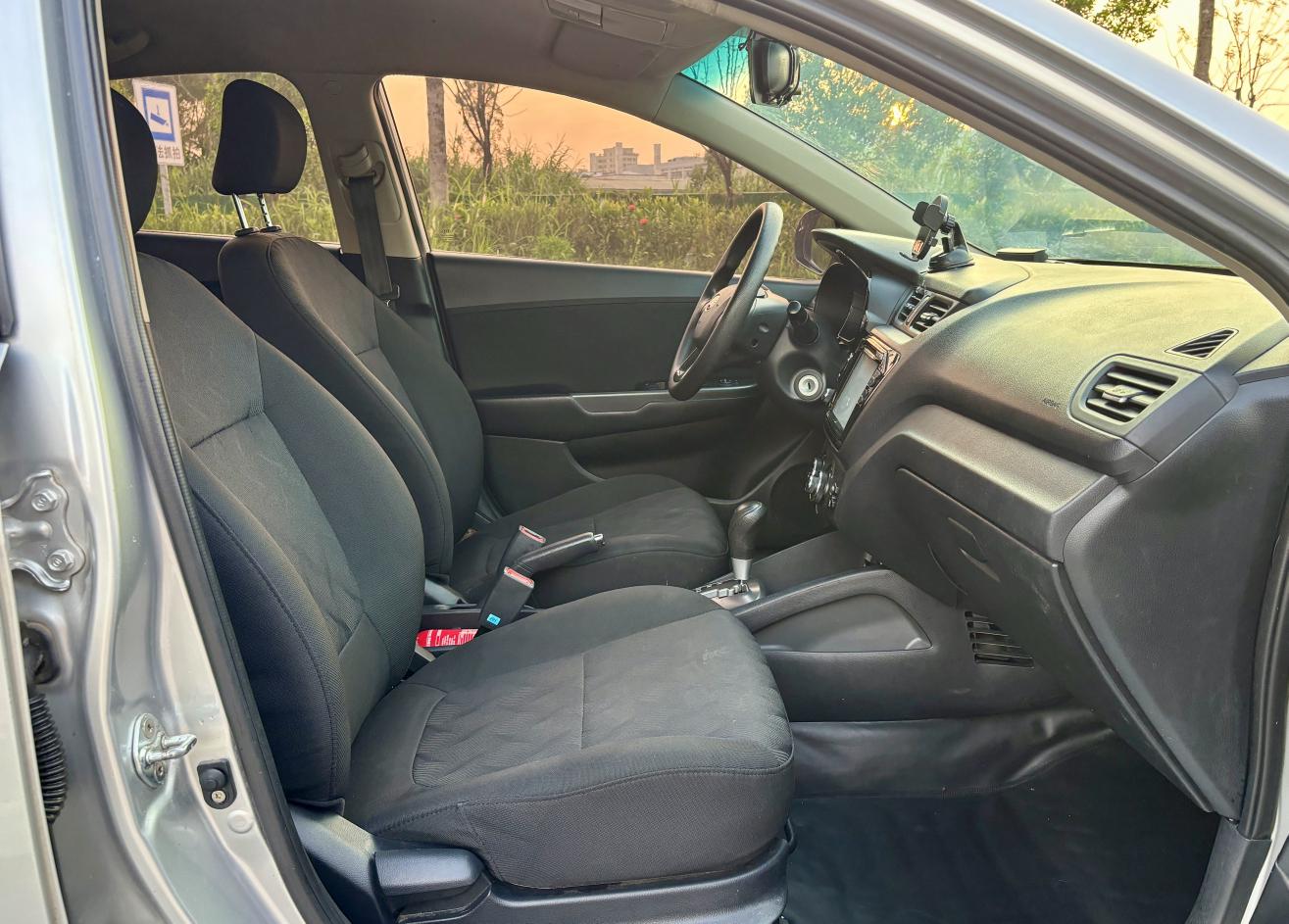 Kia Rio 2012 thumb 11