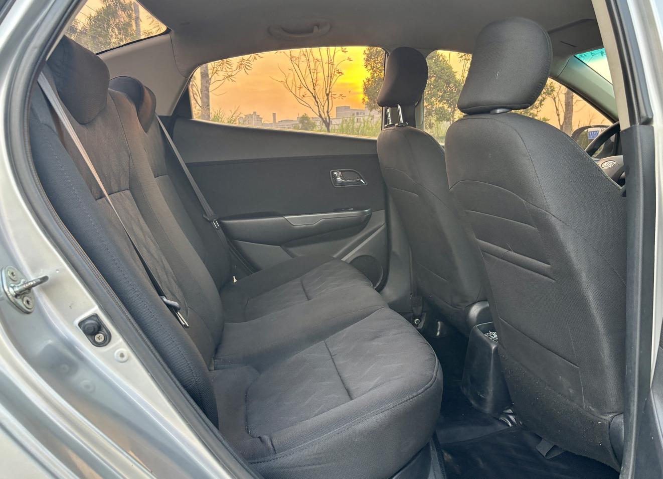 Kia Rio 2012 thumb 12