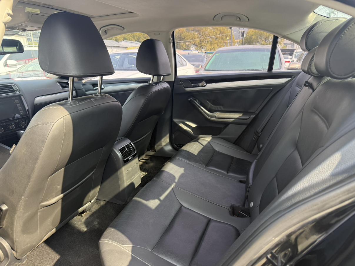 Volkswagen Sagitar 2016 thumb 6