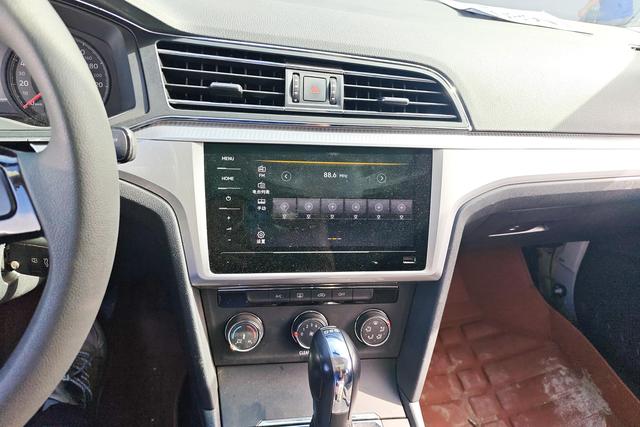 Volkswagen Lamando 2021 thumb 9