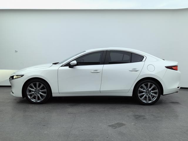 Mazda 3 2023 thumb 2