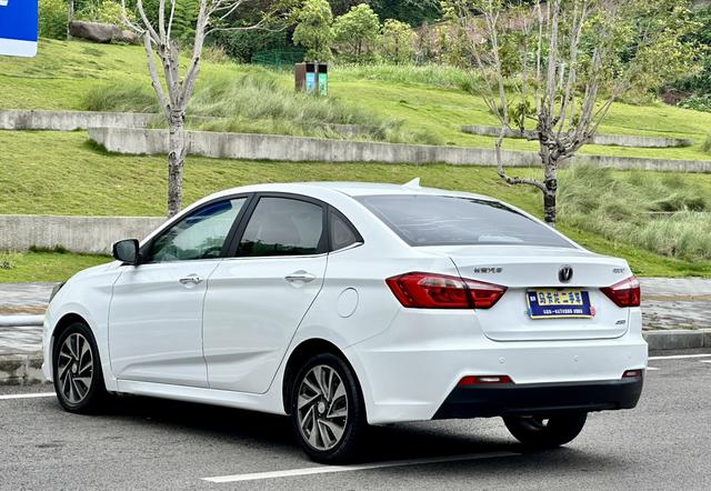 Changan Yuexiang V7 2015 thumb 2