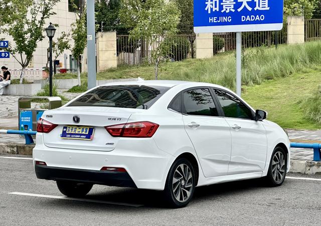 Changan Yuexiang V7 2015 thumb 4