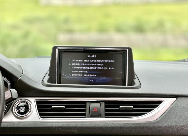 Changan Yuexiang V7 2015 thumb 6
