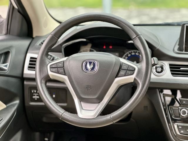 Changan Yuexiang V7 2015 thumb 11