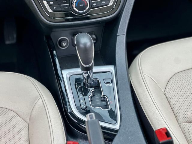 Changan Yuexiang V7 2015 thumb 12