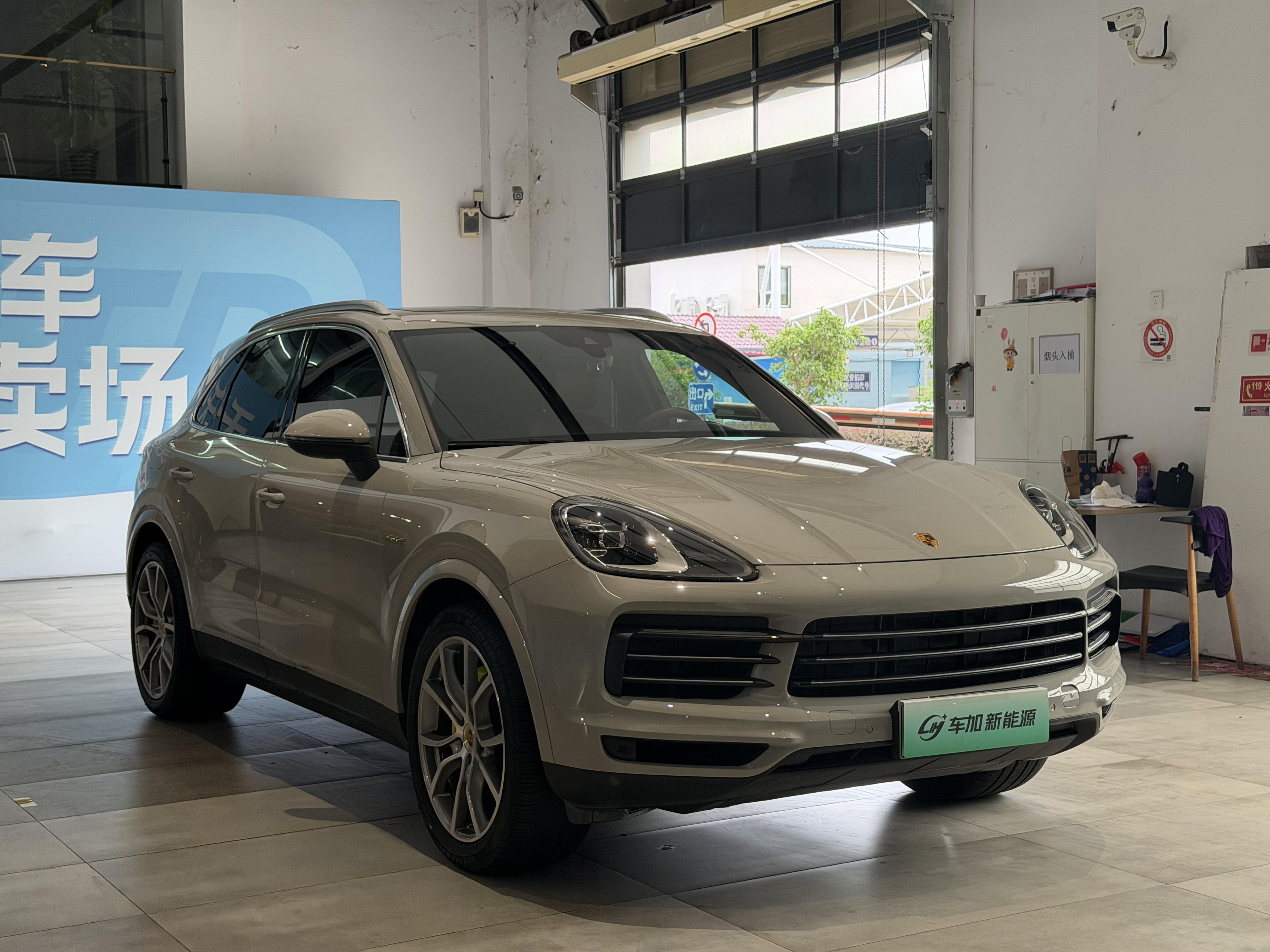 Porsche Cayenne 2023 thumb 10