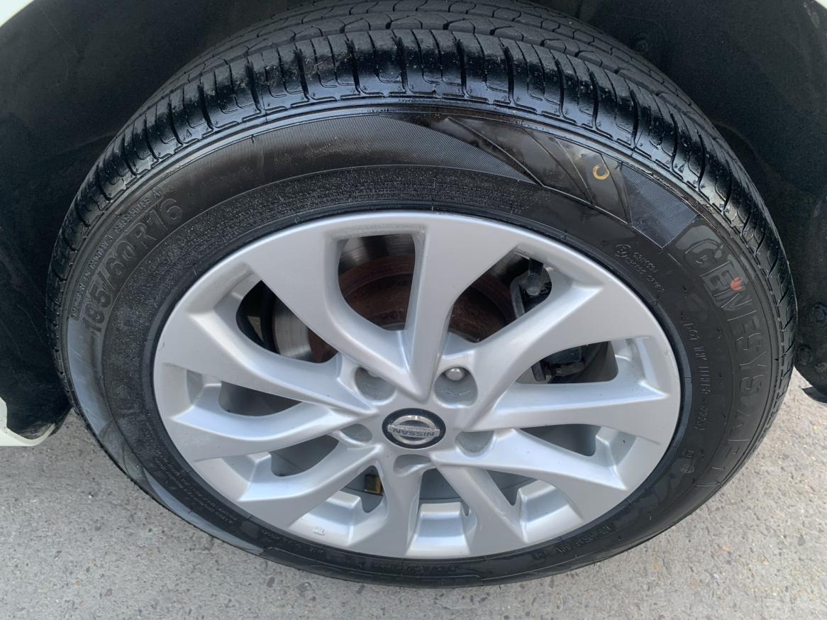 Nissan Tiida 2014 thumb 4