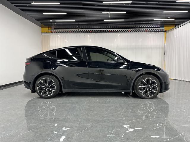 Tesla Model Y 2023 thumb 6