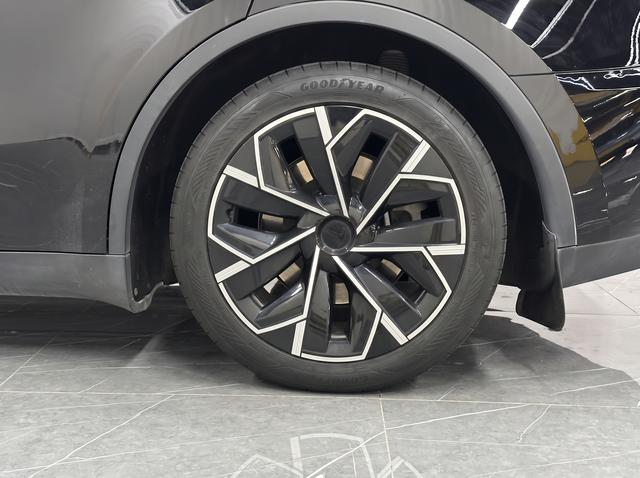 Tesla Model Y 2023 thumb 7
