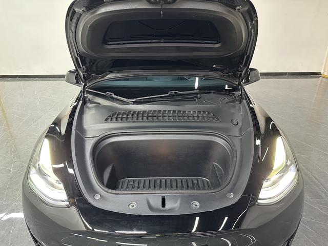 Tesla Model Y 2023 thumb 8