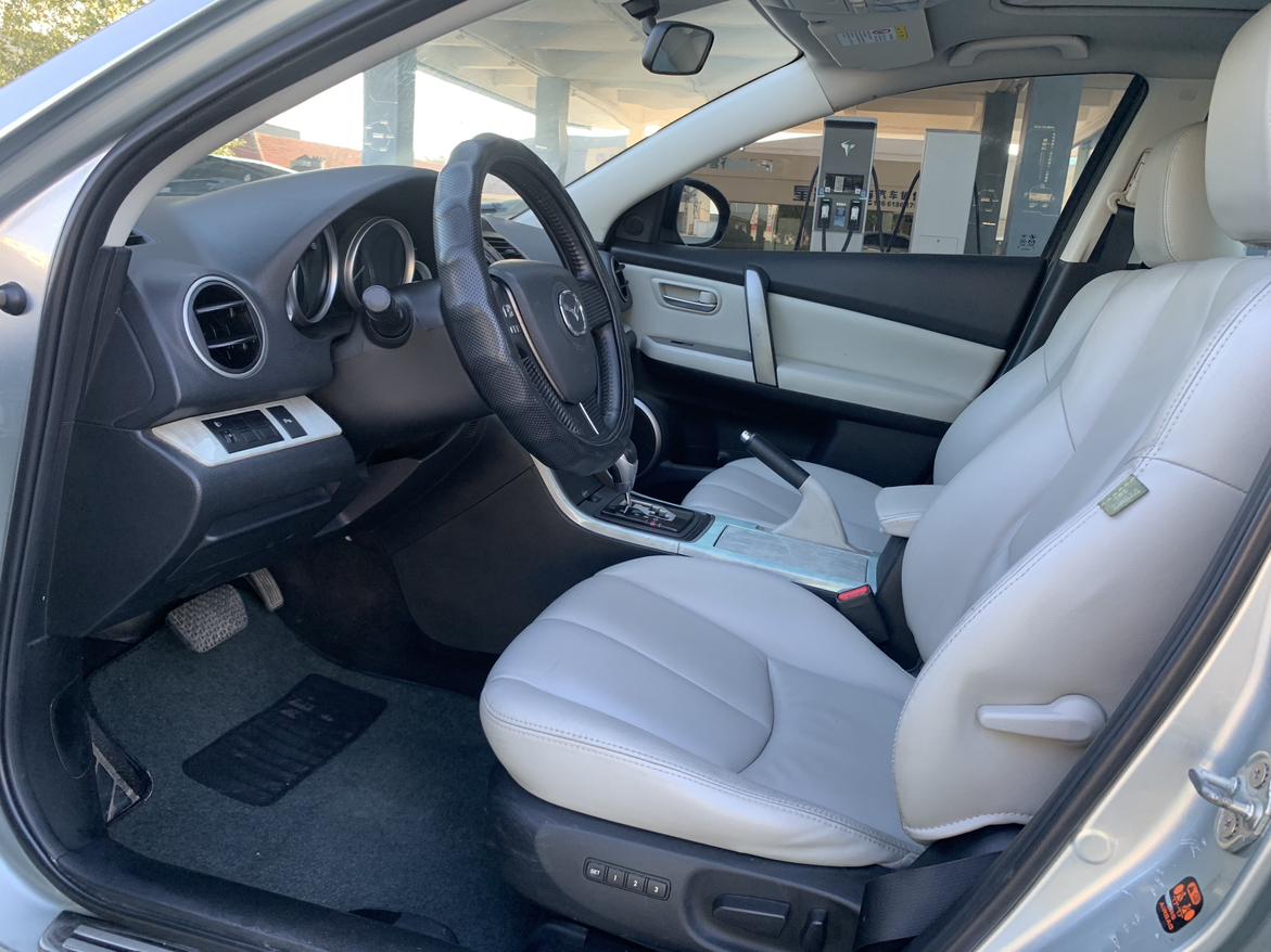 Mazda 3 2010 thumb 6
