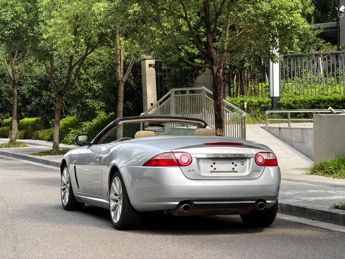 Jaguar XK 2006 thumb 2