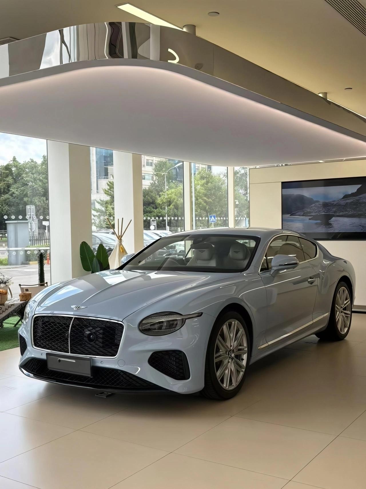 Bentley PHEV 2026 thumb 5
