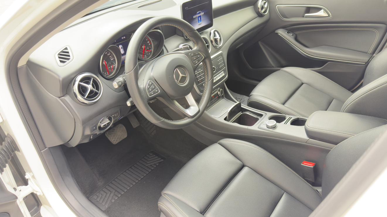 Mercedes-Benz GLA 2018 thumb 6