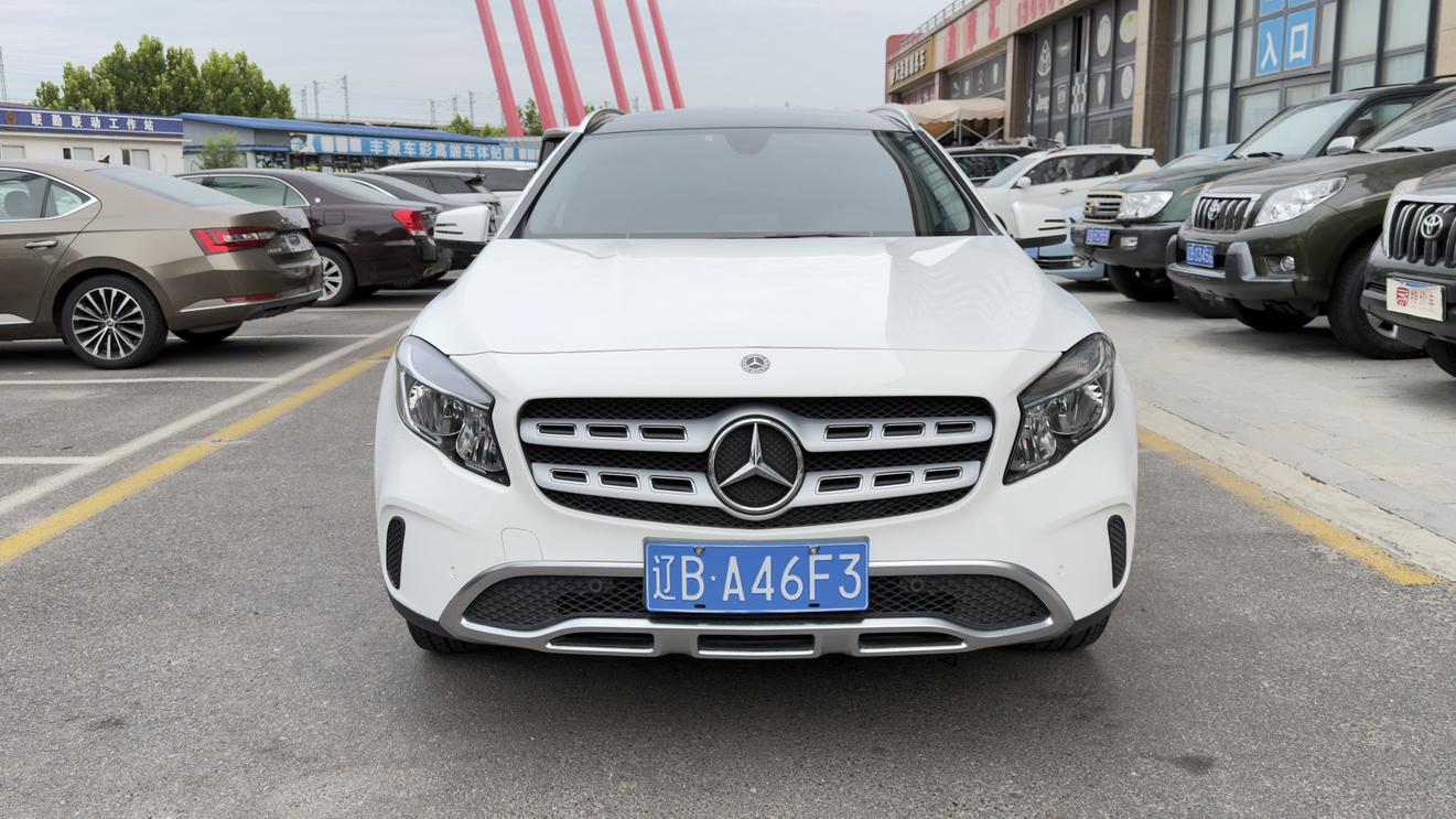 Mercedes-Benz GLA 2018 thumb 9