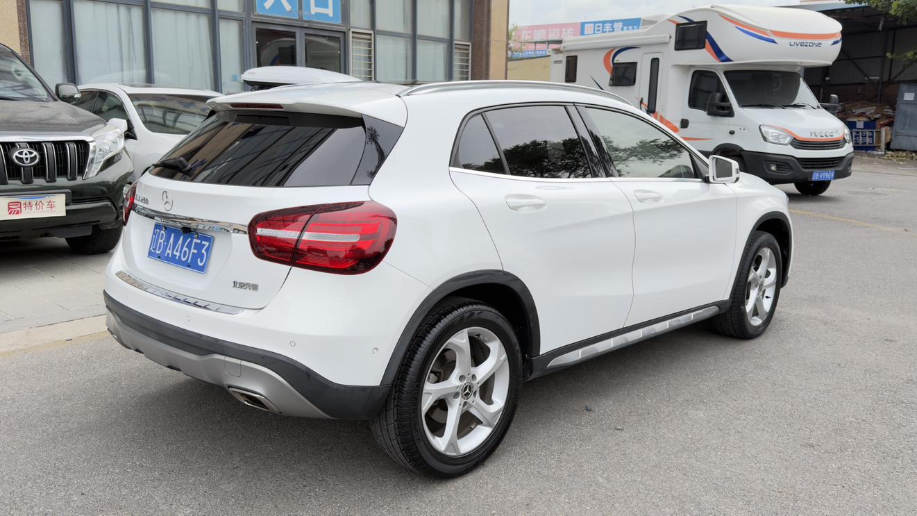 Mercedes-Benz GLA 2018 thumb 10