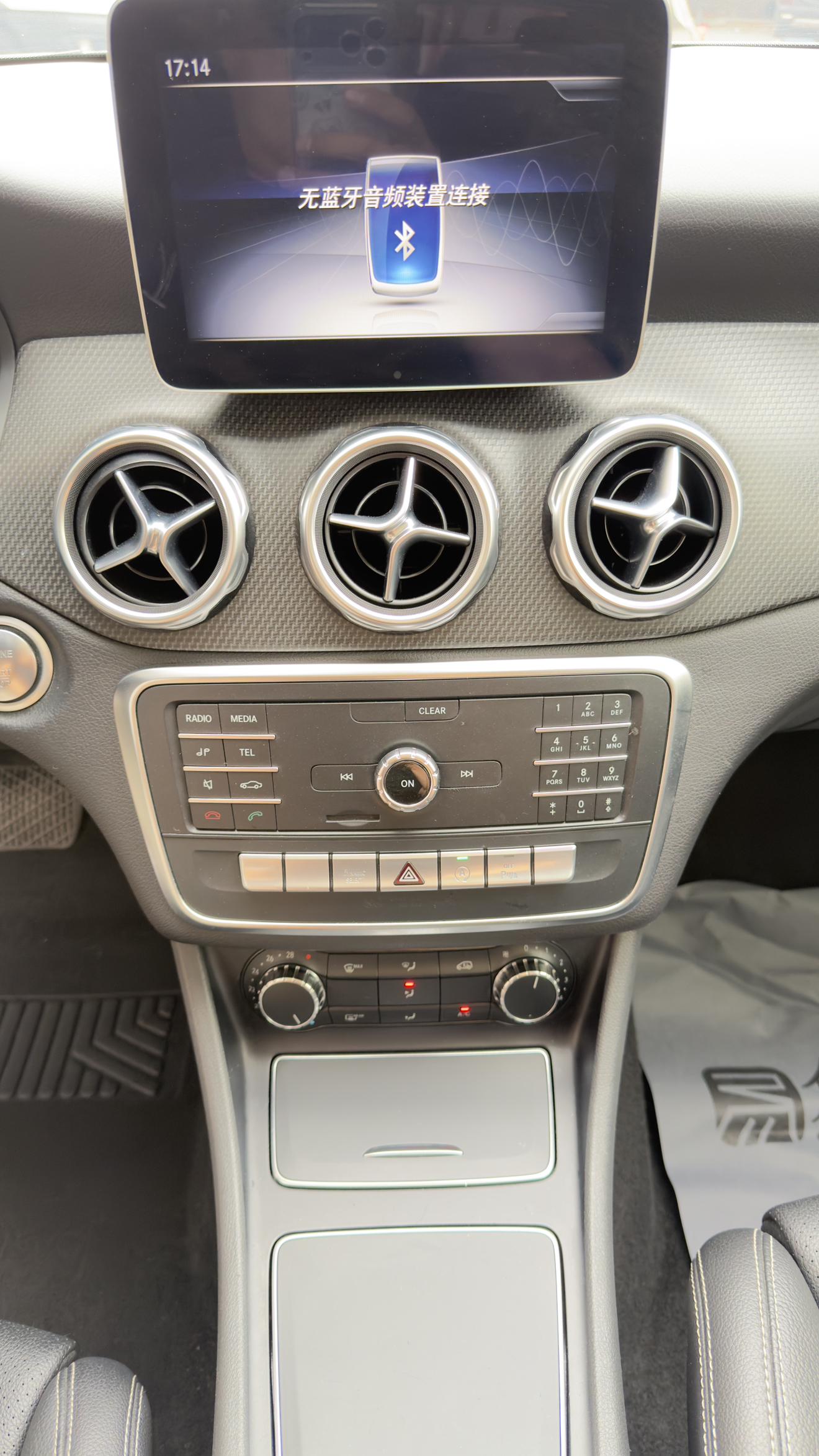 Mercedes-Benz GLA 2018 thumb 12