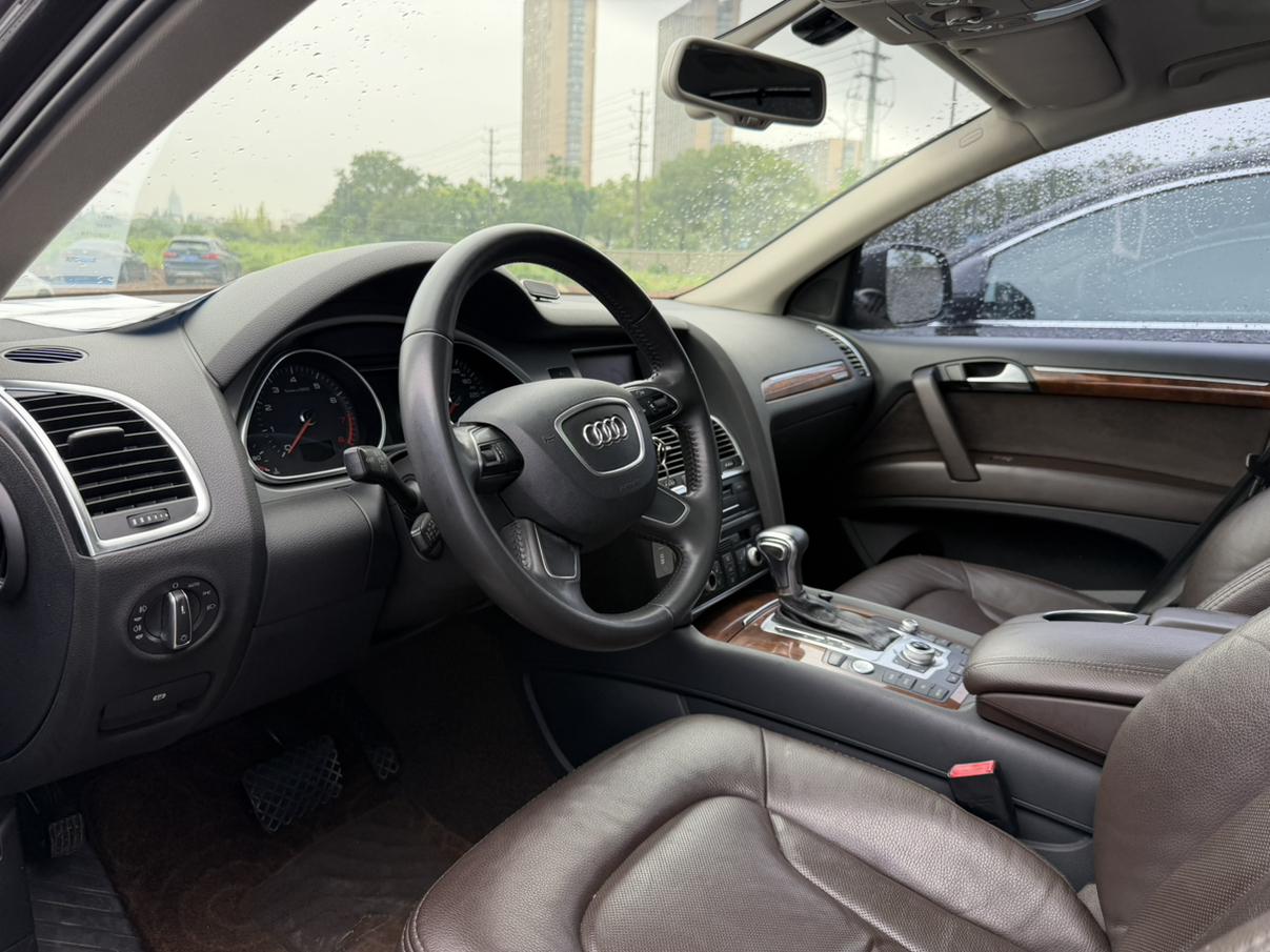 Audi Q7 2013 thumb 5