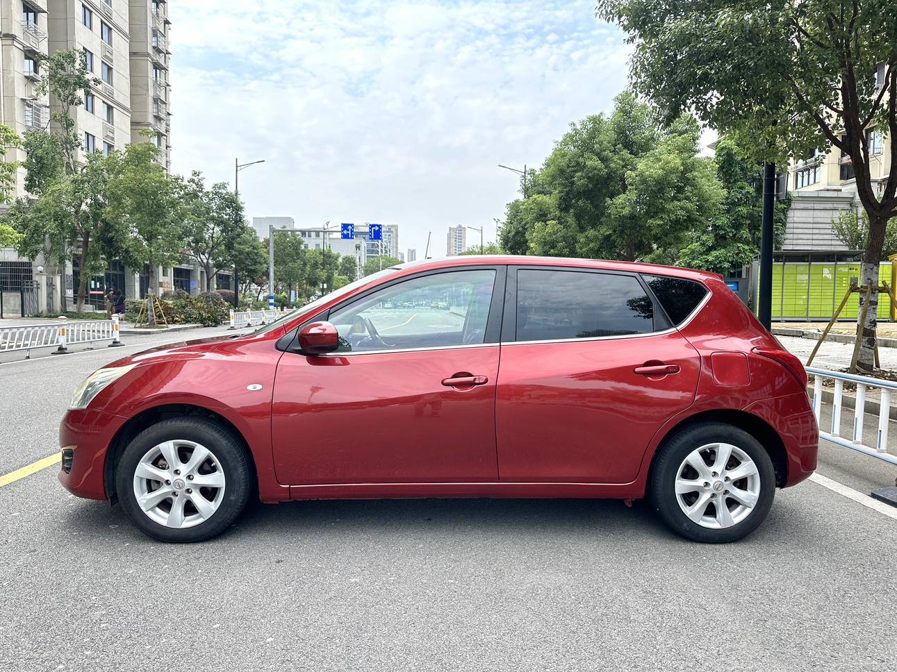 Nissan Tiida 2014 thumb 2