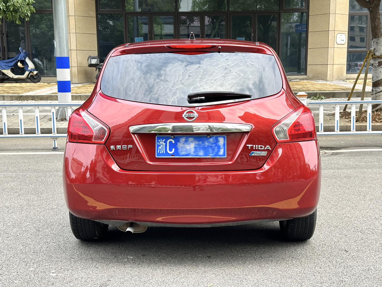 Nissan Tiida 2014 thumb 4