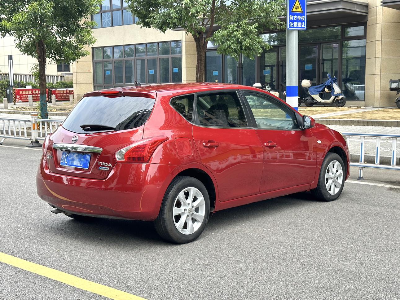 Nissan Tiida 2014 thumb 5