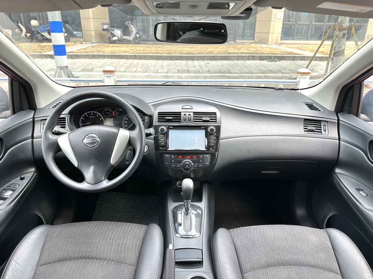 Nissan Tiida 2014 thumb 7