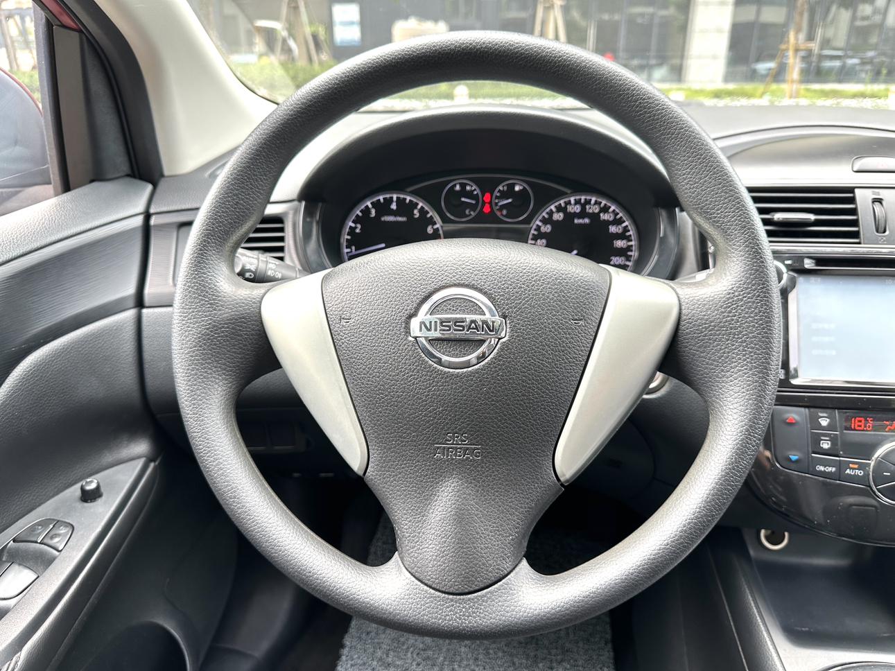 Nissan Tiida 2014 thumb 9