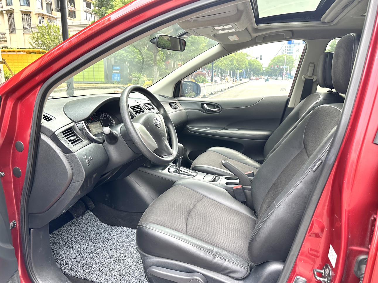 Nissan Tiida 2014 thumb 11