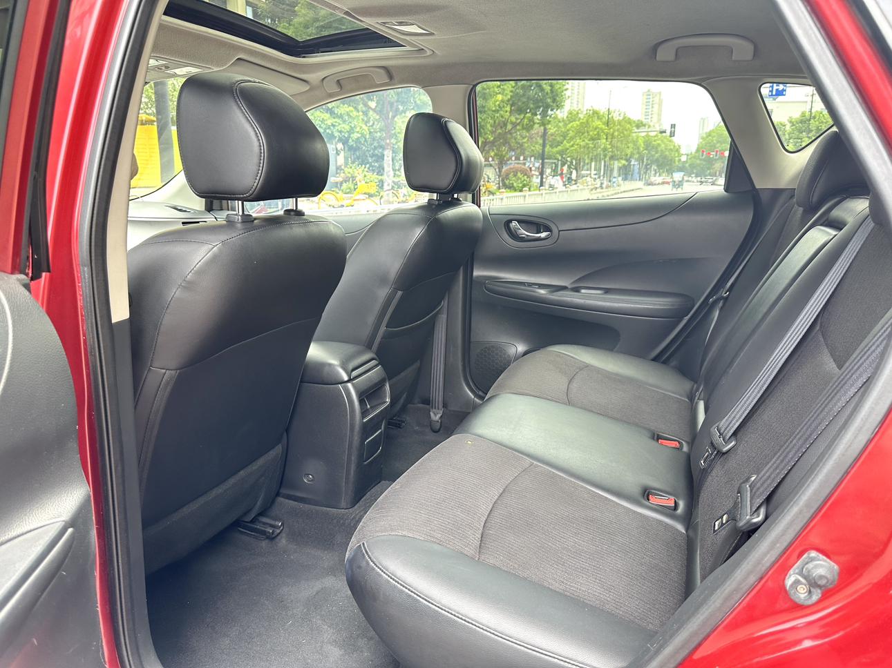 Nissan Tiida 2014 thumb 12
