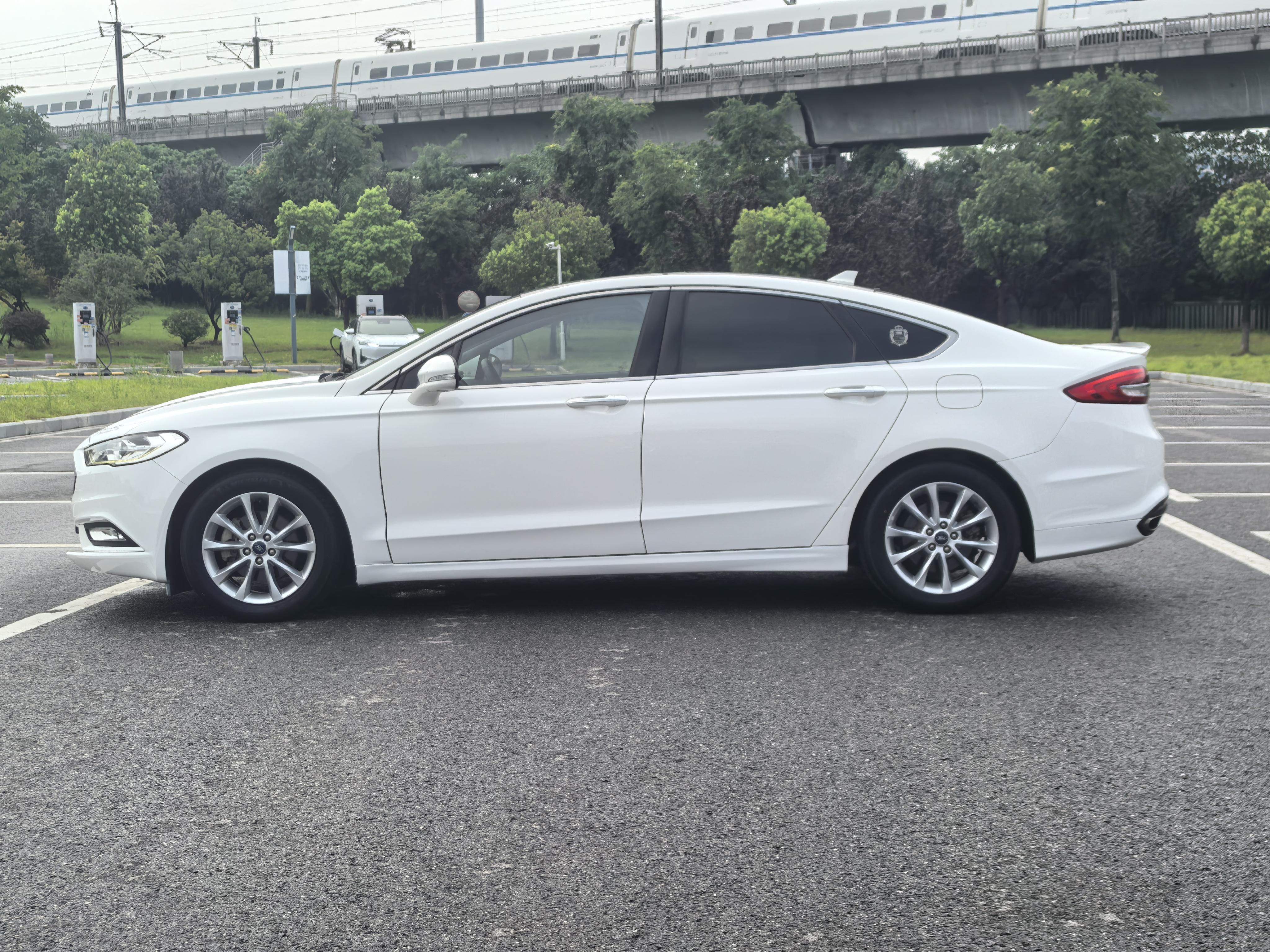 Ford Mondeo 2017 thumb 12