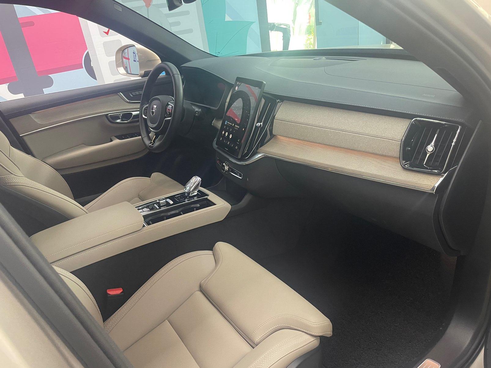 Volvo XC90 2025 thumb 4