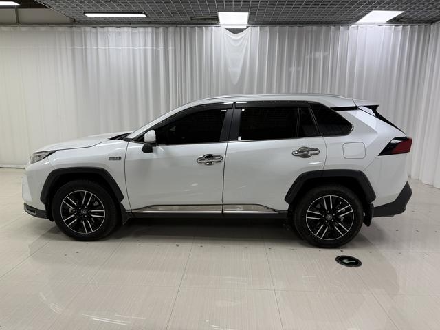 Toyota PHEV 2021 thumb 2