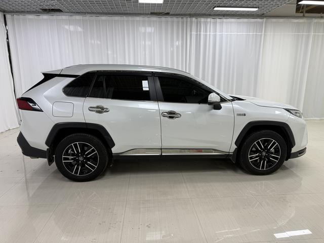 Toyota PHEV 2021 thumb 6
