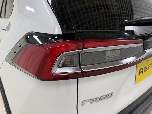 Toyota PHEV 2021 thumb 11