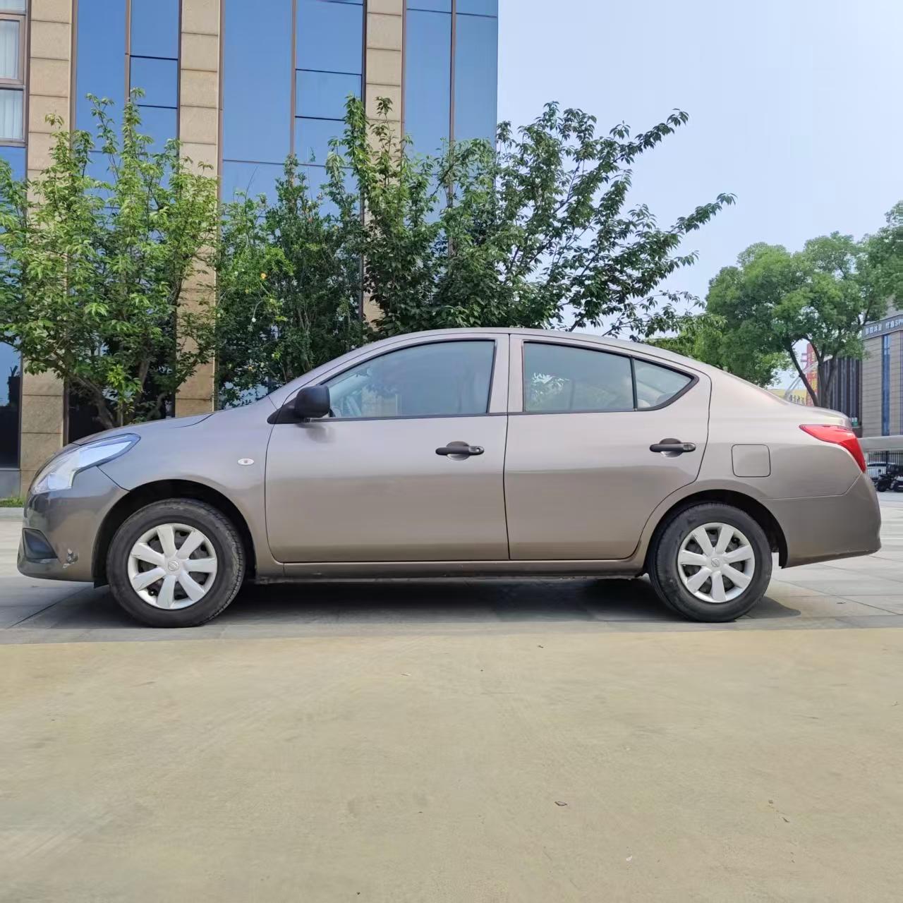 Nissan Sunny 2014 thumb 2