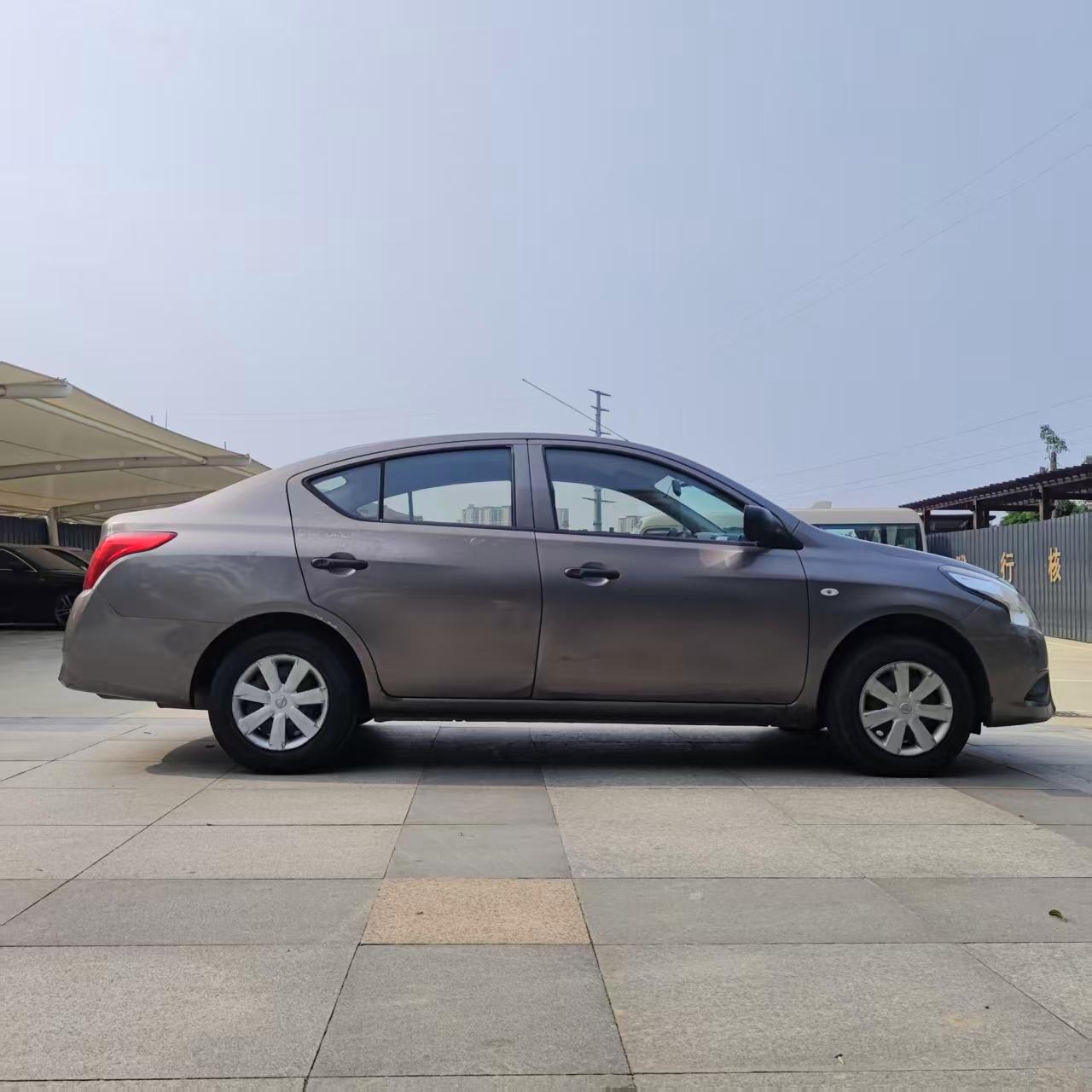 Nissan Sunny 2014 thumb 4