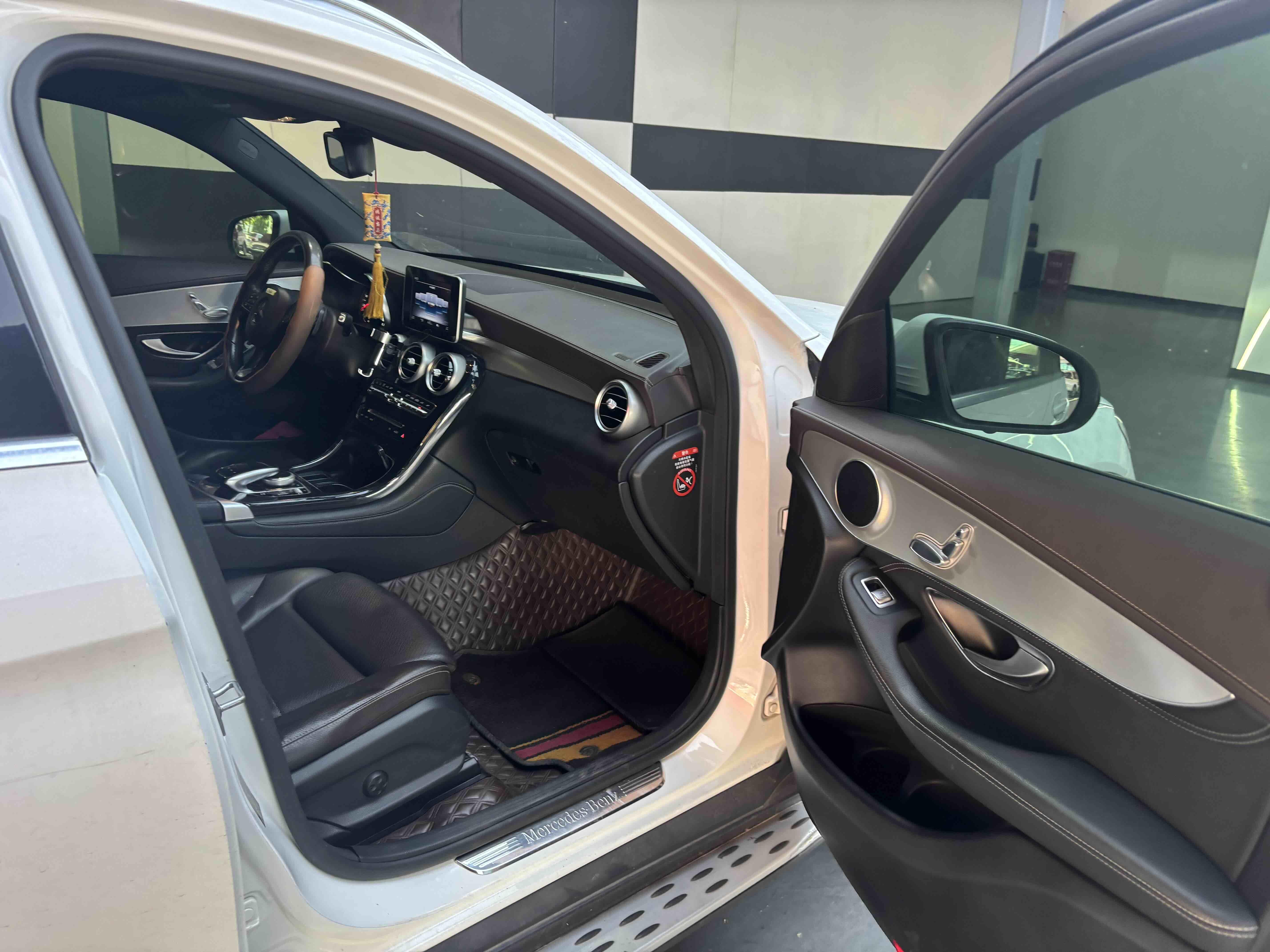 Mercedes-Benz GLC 2017 thumb 4