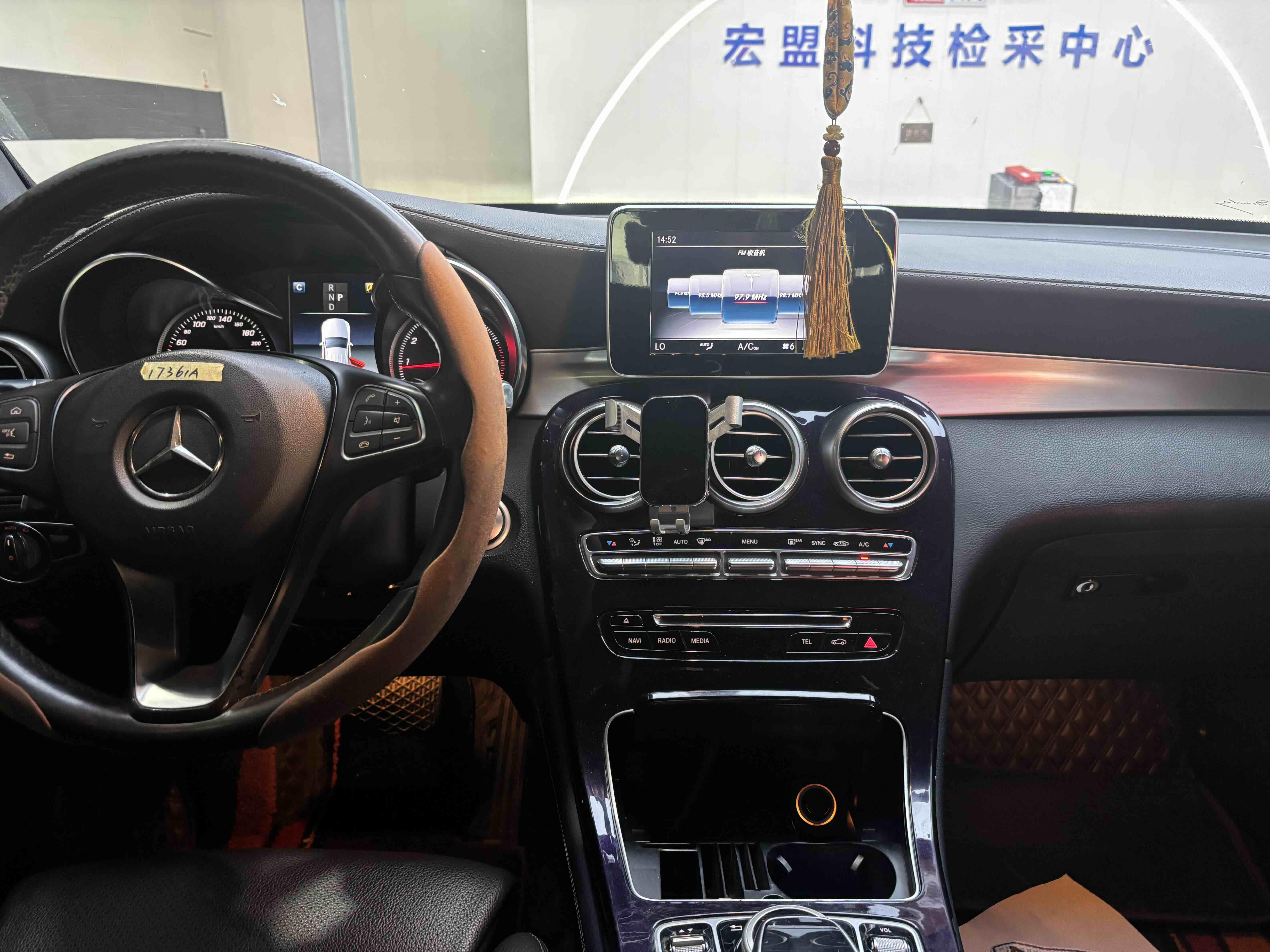 Mercedes-Benz GLC 2017 thumb 12