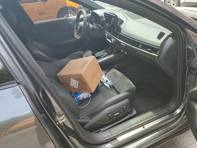 Audi A4 2022 thumb 9