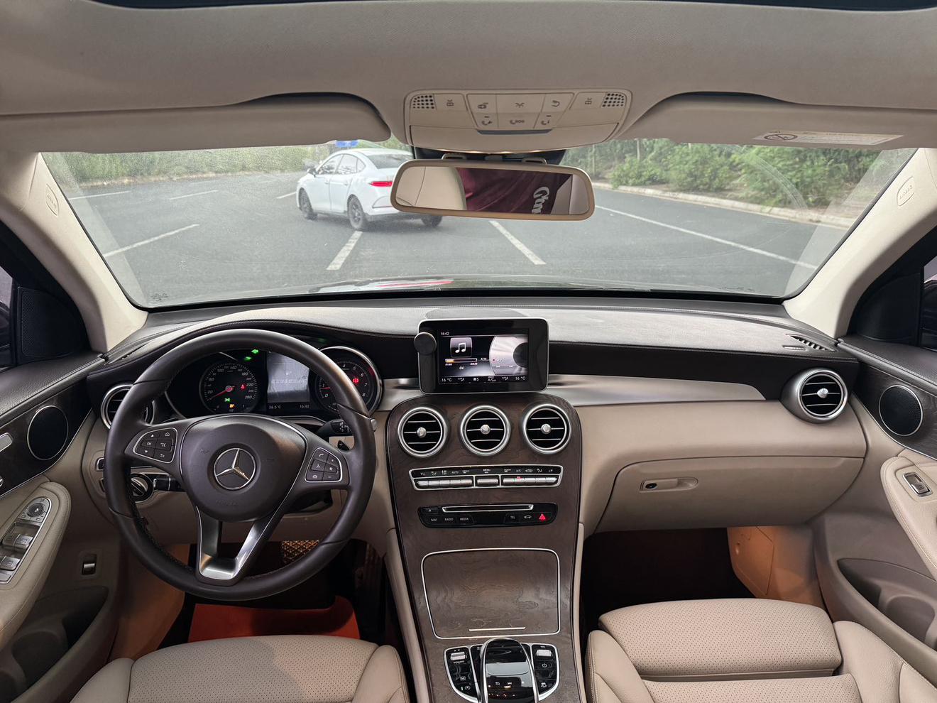 Mercedes-Benz GLC 2017 thumb 8