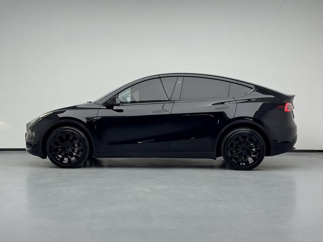 Tesla Model Y 2021 thumb 2