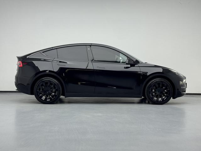 Tesla Model Y 2021 thumb 6